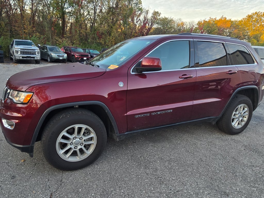 Used 2018 Jeep Grand Cherokee Laredo AWD/4WD image 2