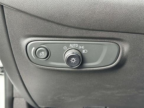 Used 2023 Chevrolet Equinox LS w/ LS Convenience Package image 17