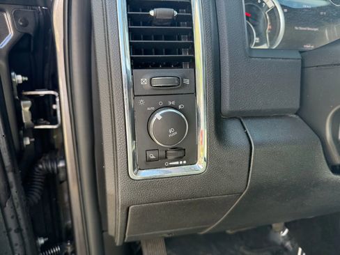 Used 2017 RAM 1500 Laramie image 17