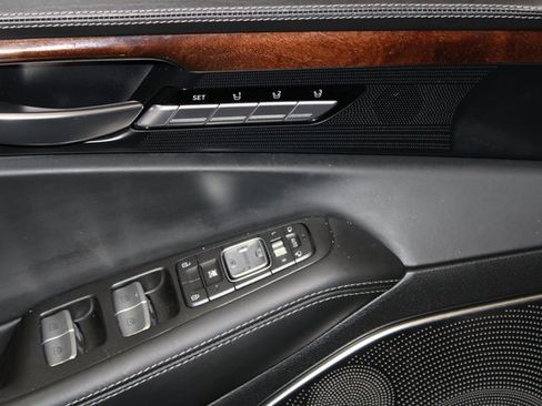 Used 2019 Genesis G90 3.3T Premium image 32