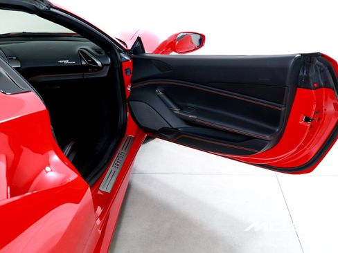 Used 2019 Ferrari 488 Spider RWD image 17
