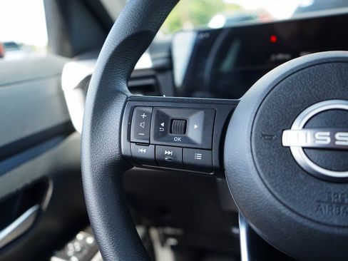 Used 2025 Nissan Kicks SV FWD image 31