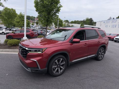 Used 2023 Honda Pilot Elite image 4