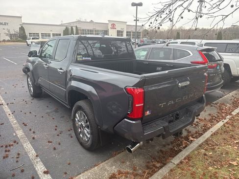 Used 2025 Toyota Tacoma Limited image 4