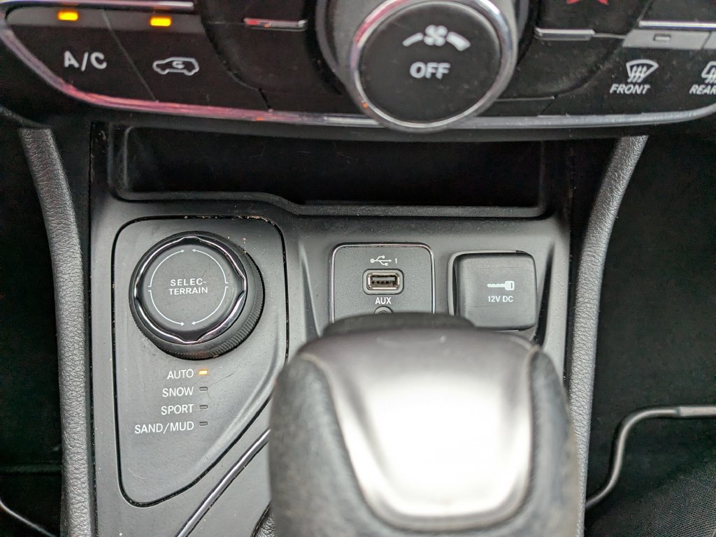 Used 2019 Jeep Cherokee Latitude w/ Popular Appearance Group AWD/4WD image 31