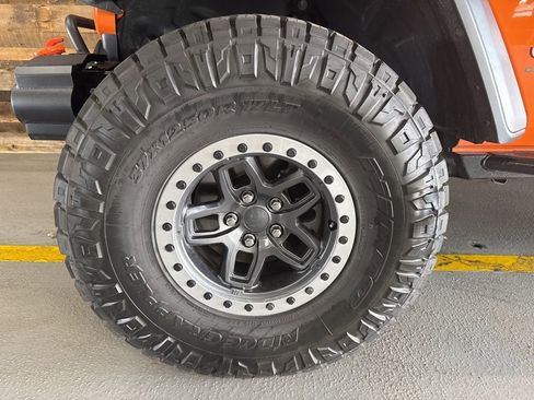 Used 2025 Jeep Gladiator Mojave w/ Convenience Group image 7