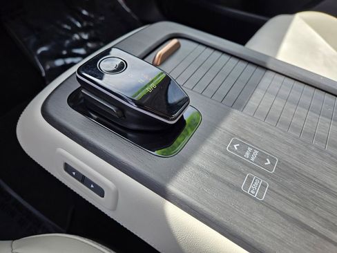 Used 2024 Nissan Ariya FWD image 25