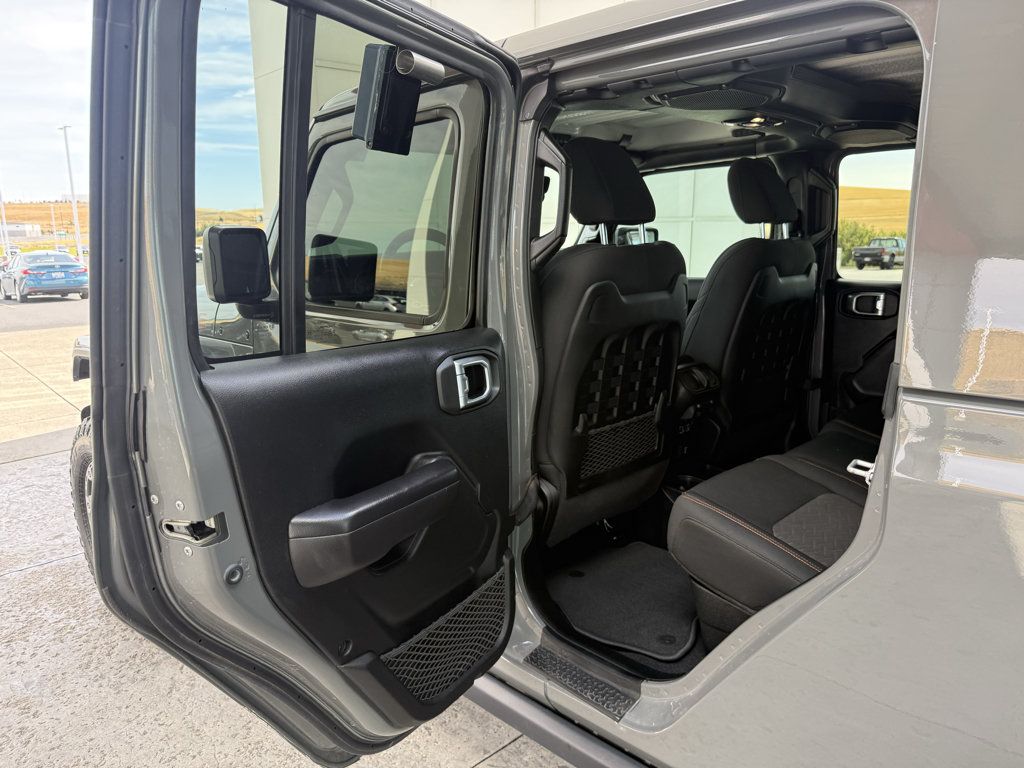 Used 2020 Jeep Gladiator Mojave AWD/4WD image 18