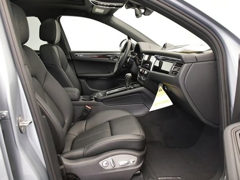 Certified 2026 Porsche Macan Turbo AWD/4WD image 51