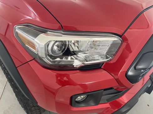 Used 2017 Toyota Tacoma TRD Off-Road w/ Premium & Technology Package AWD/4WD image 29