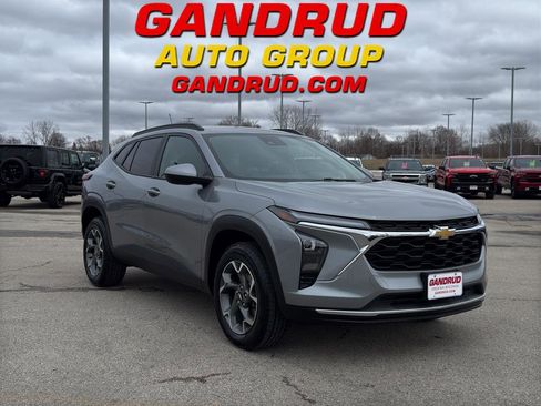 Used 2024 Chevrolet Trax LT w/ Driver Confidence Package image 1