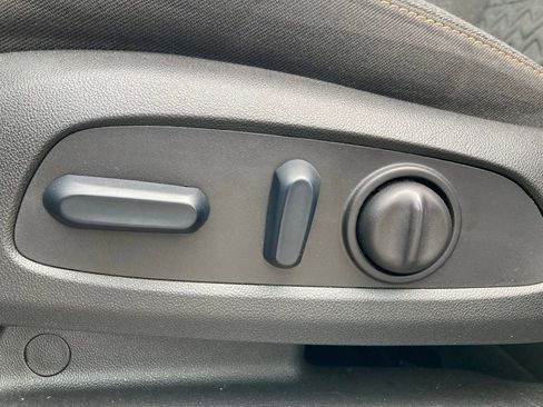 Used 2024 Chevrolet Equinox LT FWD image 11