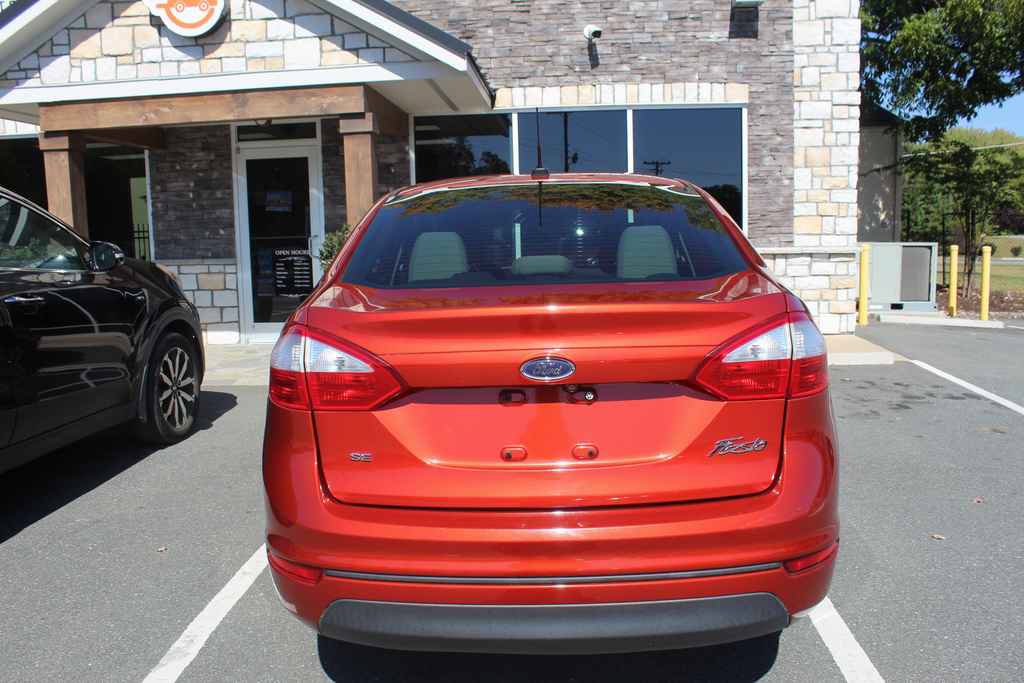 Used 2018 Ford Fiesta SE FWD image 6