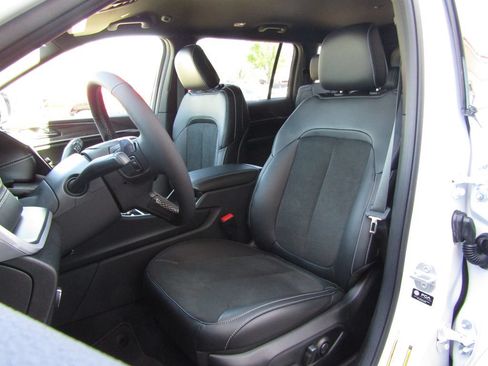 New 2026 Jeep Grand Cherokee L 4WD image 22