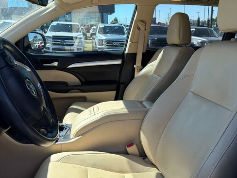 Used 2017 Toyota Highlander XLE FWD image 15