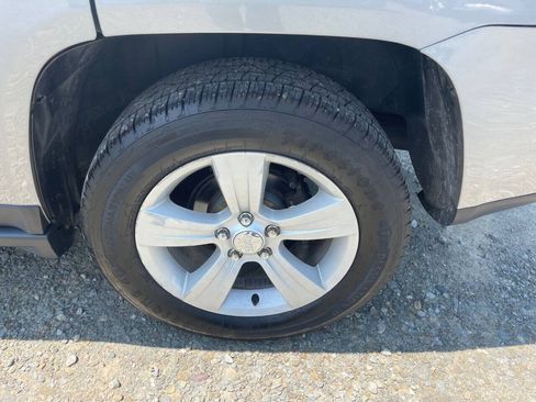 Used 2017 Jeep Compass Latitude AWD/4WD image 27