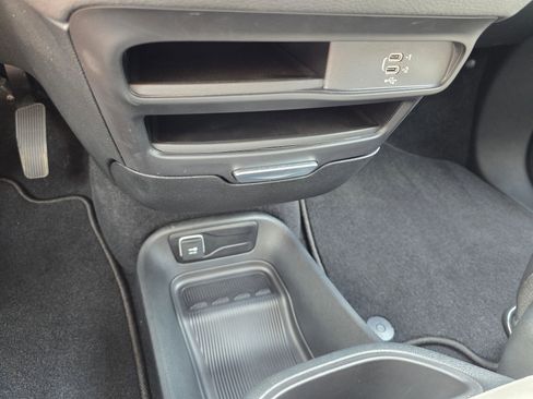 Used 2026 Chrysler Pacifica Select AWD/4WD image 23