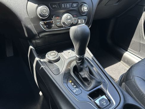 Used 2020 Jeep Cherokee Limited AWD/4WD image 18