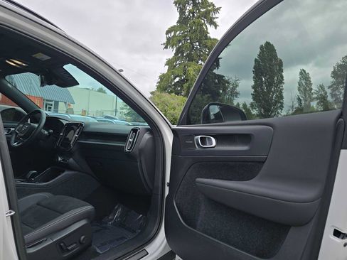 Certified 2023 Volvo XC40 Recharge Ultimate w/ Protection Package Premier AWD/4WD image 12