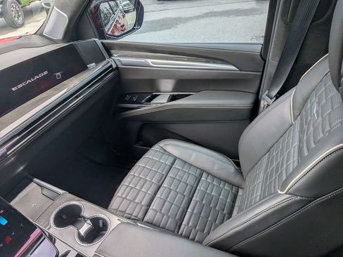 Used 2025 Cadillac Escalade V AWD/4WD image 16