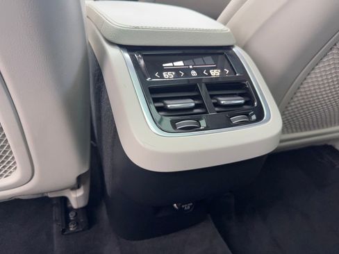 Used 2019 Volvo XC90 T5 Momentum w/ Multimedia Package image 37