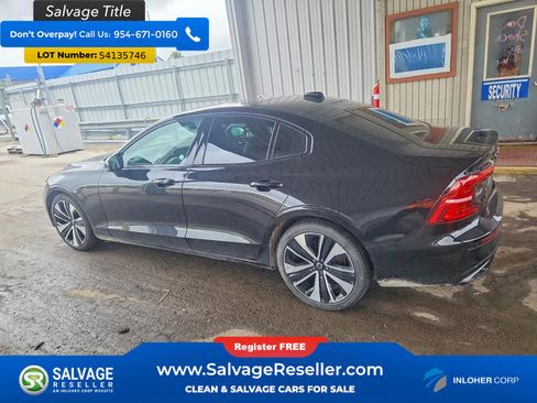Used 2022 Volvo S60 B5 Momentum w/ Climate Package FWD image 3