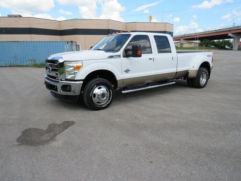 Used 2011 Ford F350 Lariat w/ Lariat Ultimate Pkg image 3