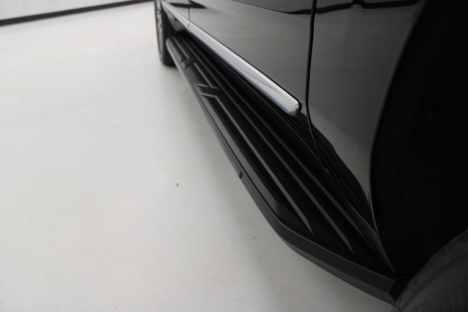Used 2025 GMC Yukon XL Denali AWD/4WD image 18