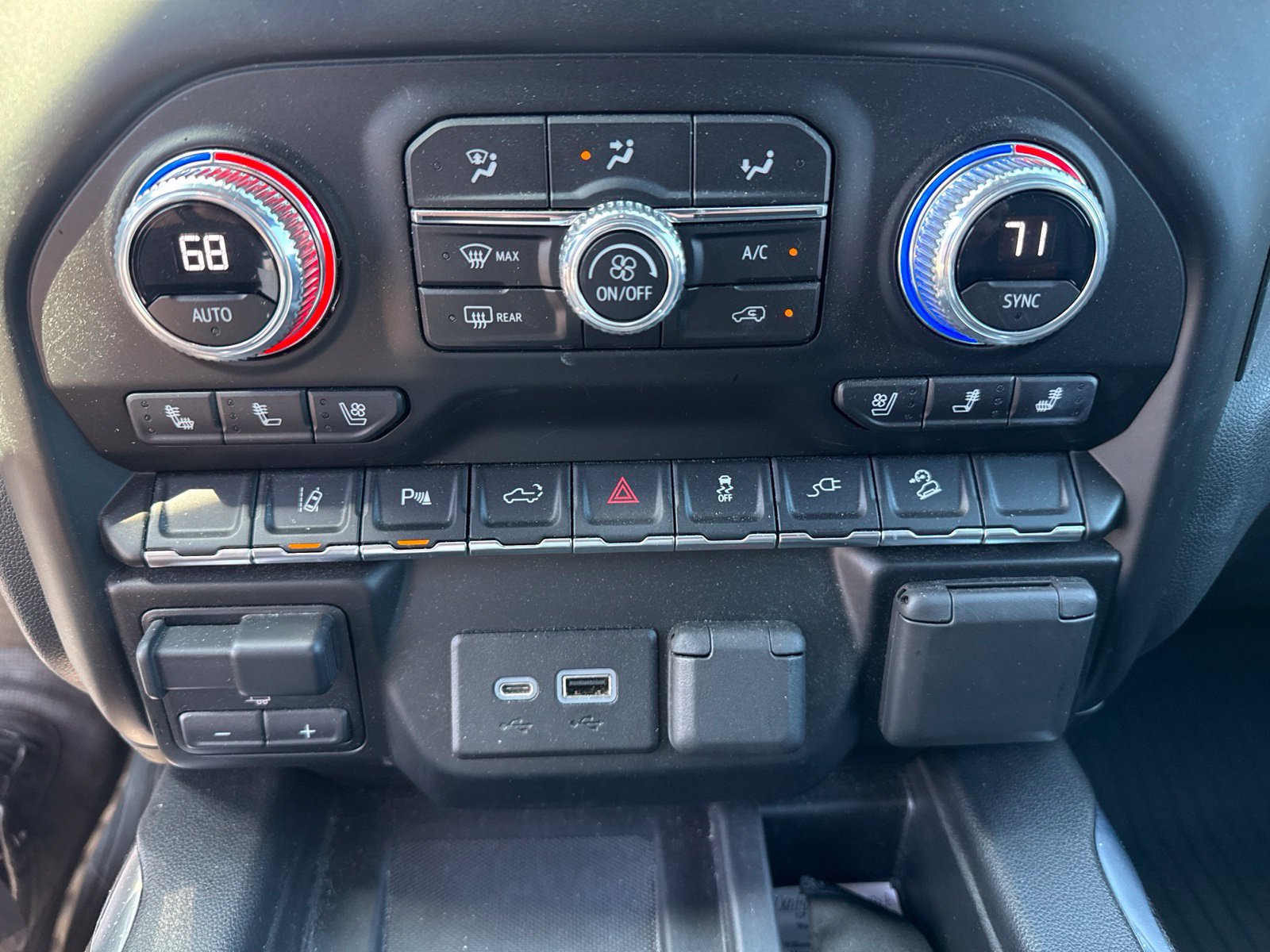 Used 2022 GMC Sierra 2500 AT4 w/ AT4 Premium Plus Package AWD/4WD image 4
