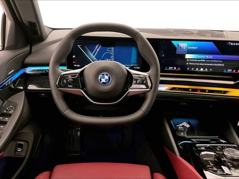 Used 2025 BMW i5 xDrive40 w/ Premium Package image 4