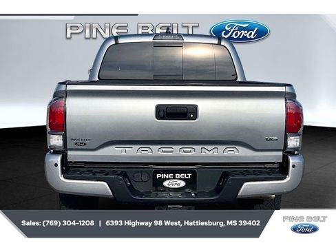 Used 2023 Toyota Tacoma TRD Off-Road w/ Technology Package AWD/4WD image 4