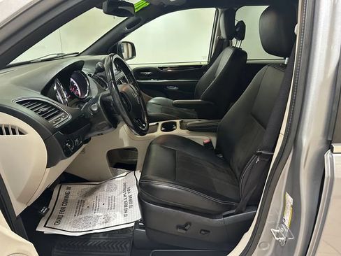 Used 2020 Dodge Grand Caravan SXT FWD image 5