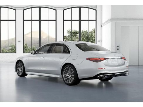 Used 2025 Mercedes-Benz S 580e 4MATIC Sedan image 29