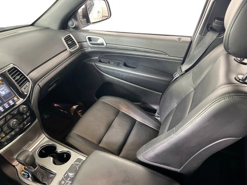 Used 2022 Jeep Grand Cherokee Limited image 23