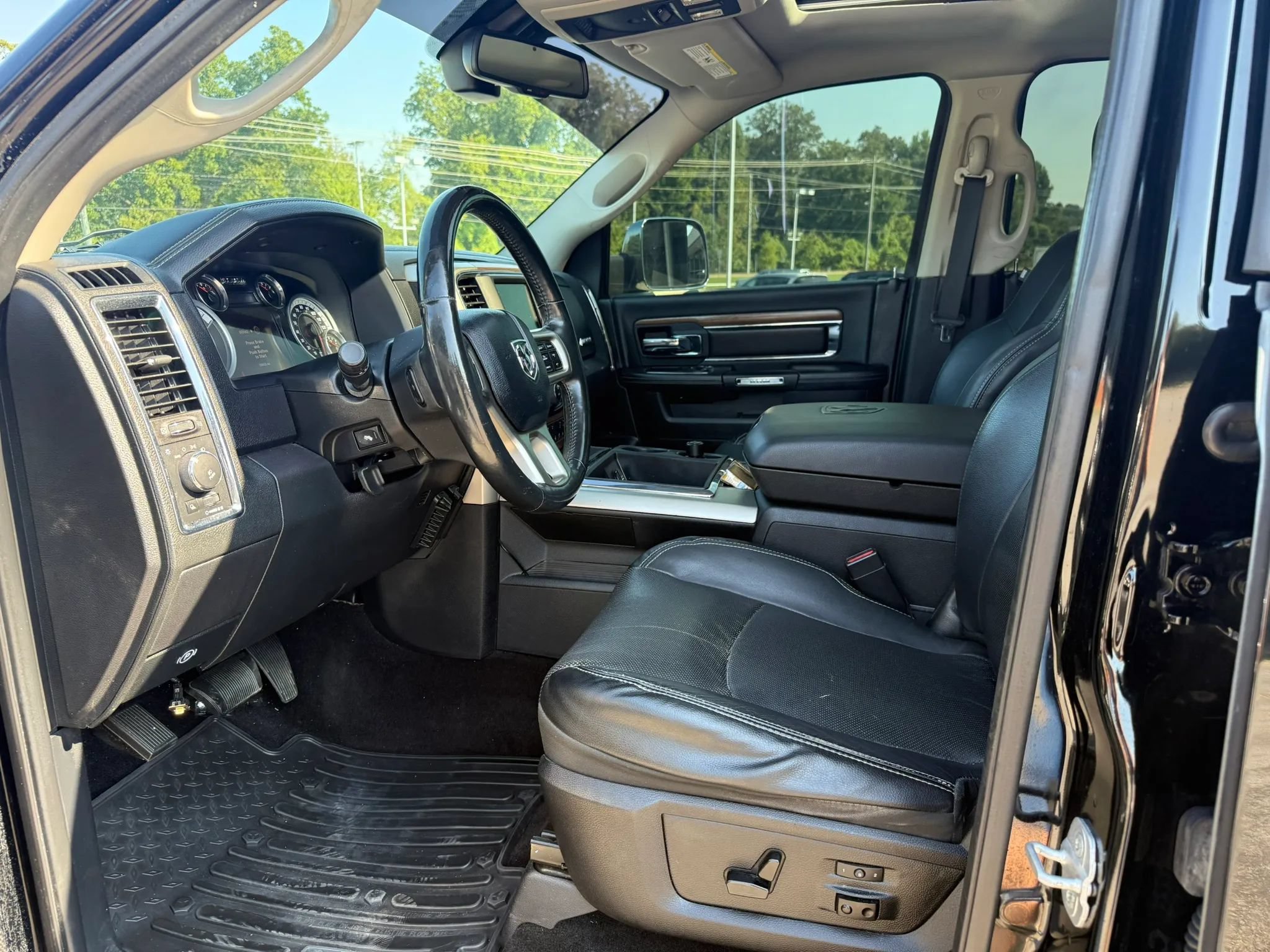 Used 2014 RAM 1500 Laramie w/ Convenience Group AWD/4WD image 12