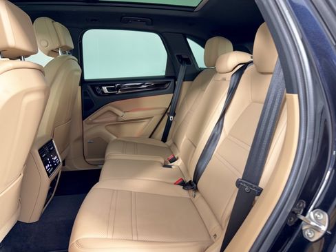 Certified 2022 Porsche Cayenne AWD/4WD image 25
