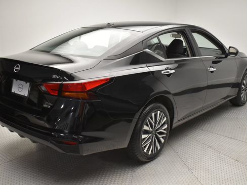 Used 2024 Nissan Altima 2.5 SV AWD/4WD image 5