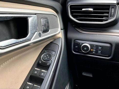 Used 2020 Ford Explorer Limited image 32