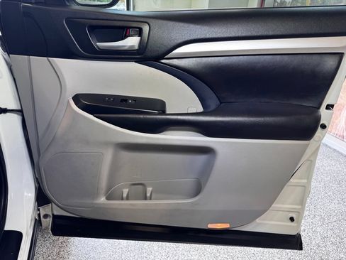 Used 2018 Toyota Highlander XLE FWD image 51