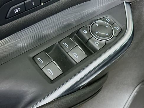 Used 2025 Cadillac XT4 Premium Luxury FWD image 28