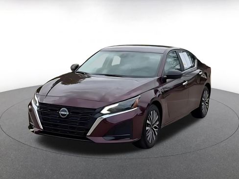 Used 2025 Nissan Altima 2.5 SV image 7