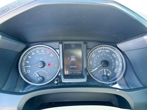 Used 2017 Toyota Tacoma TRD Off-Road w/ Premium & Technology Package AWD/4WD image 12