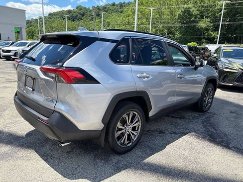 Used 2022 Toyota RAV4 XLE Premium AWD/4WD image 5