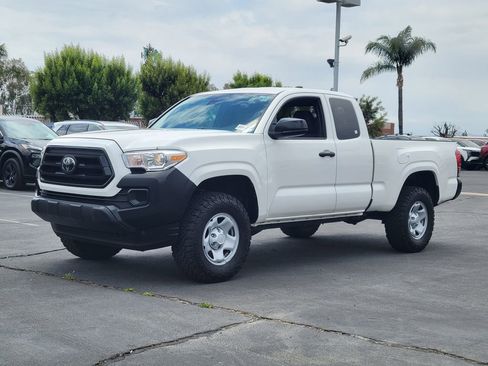 Used 2022 Toyota Tacoma SR image 2