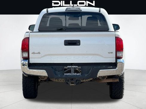Used 2018 Toyota Tacoma SR5 AWD/4WD image 5