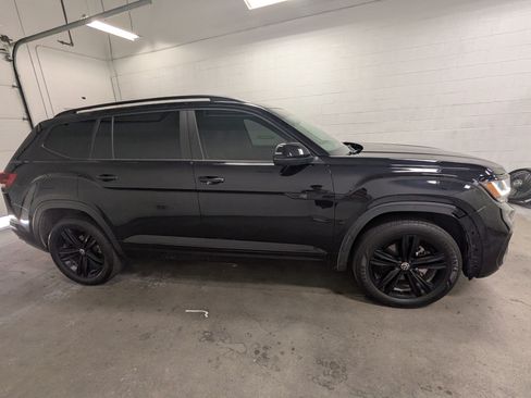 Used 2023 Volkswagen Atlas SEL R-Line AWD/4WD image 3