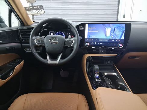 Certified 2025 Lexus NX 250 FWD w/ Premium Package image 4
