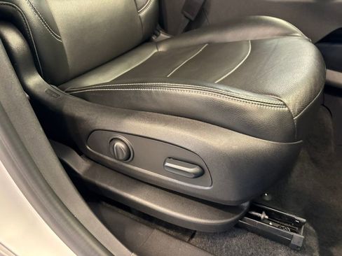 Used 2024 GMC Terrain SLT image 22