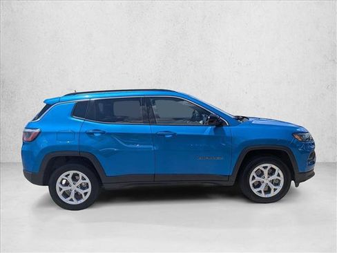 Used 2024 Jeep Compass Latitude AWD/4WD image 4
