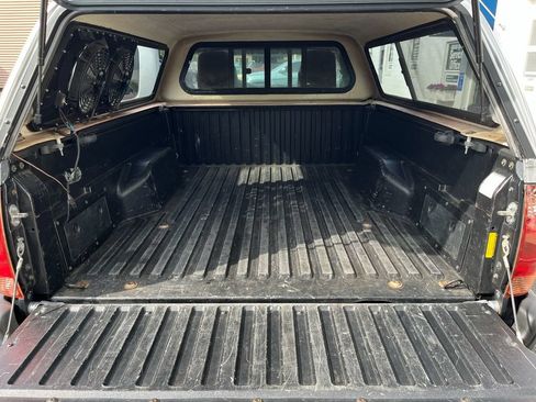 Used 2015 Toyota Tacoma 4x4 Access Cab w/ Convenience Package image 18